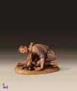 immagine di Pastore al fal�. Statuina per presepio in legno
